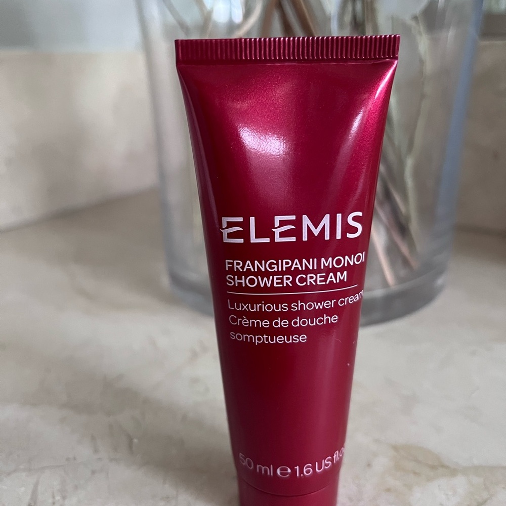 ELEMIS Frangipani Monoi Shower Cream in Deep Red